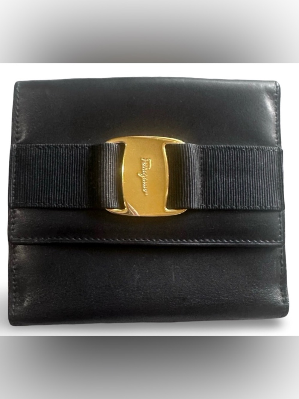 Salvatore Ferragamo Classy Soft Vara Bow smooth Black Leather Multi fold compact